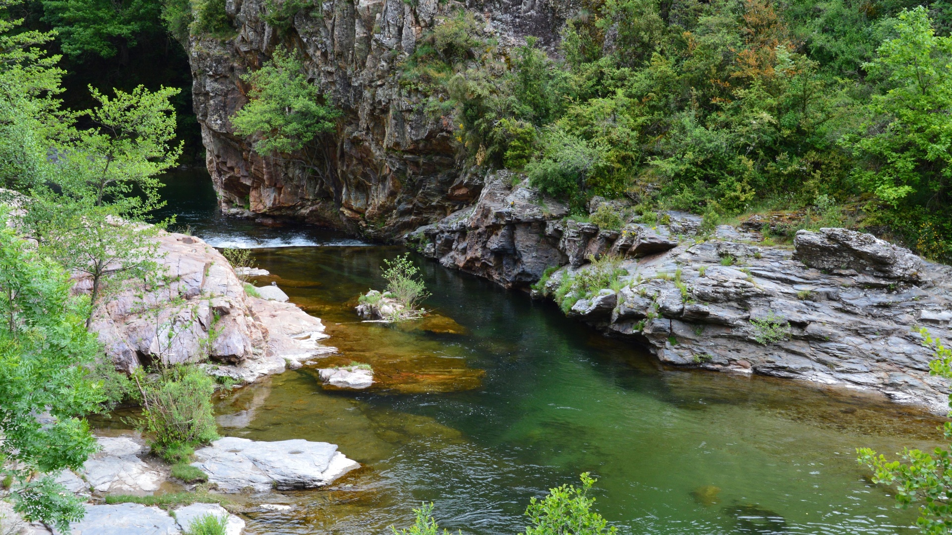 Best Waterfalls & Natural Swimming Pools in the Mountains